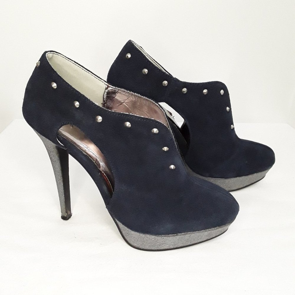 Mark. Avon sassy stepper navy suede studded pumps